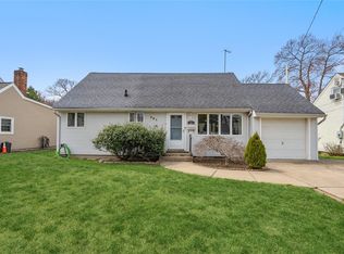 281 Meadowbrook Rd, Merrick, NY 11566