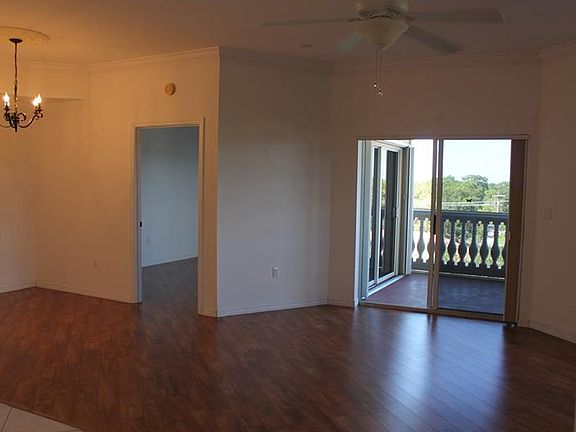 3rd image of 3730 Cadbury Cir APT 422