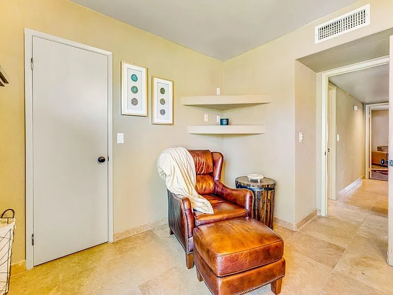 1265 W Ellis St — Photo 25
