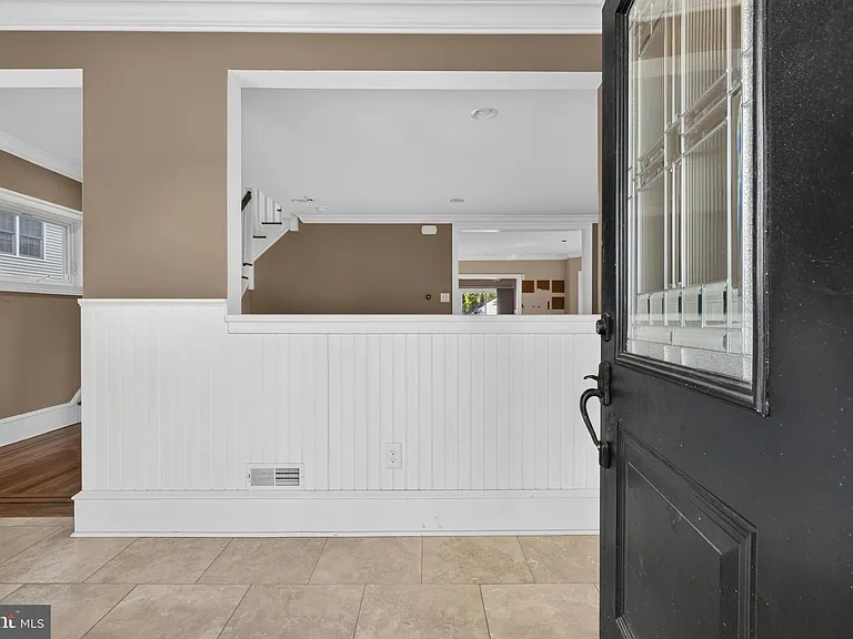 21 E Redman Ave — Photo 6