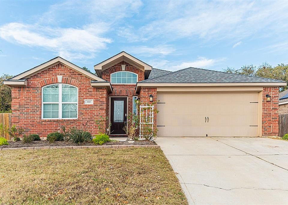1st image of 1017 Summer Oaks Dr
