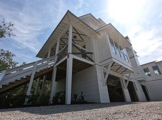 24 9th St W, Folly Beach, SC 29439