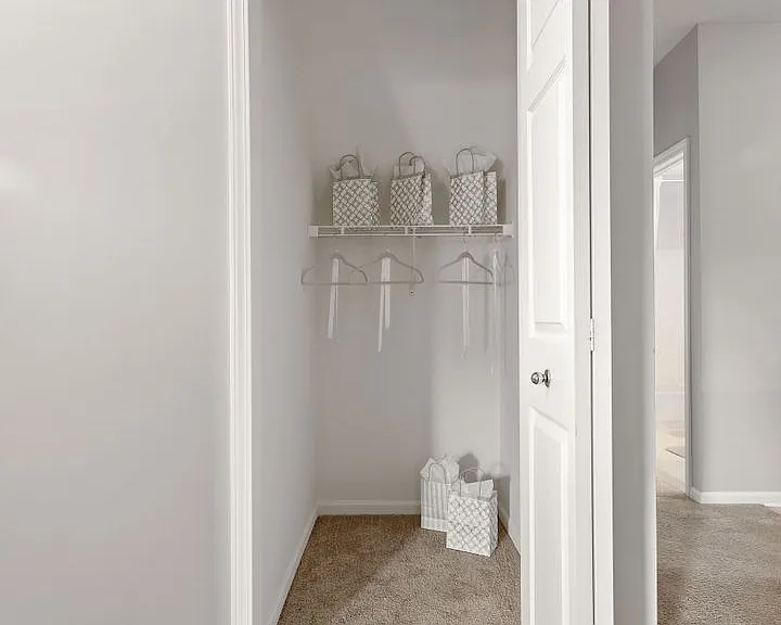 Ashford Apartments — Photo 104