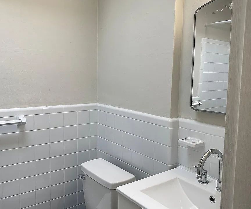 2nd image of 103 Maplewood Ave #2