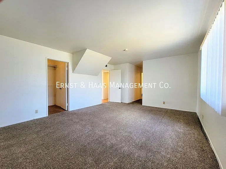2755 E Hill St — Photo 20