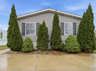 310 Greenwood Dr, Wixom, MI