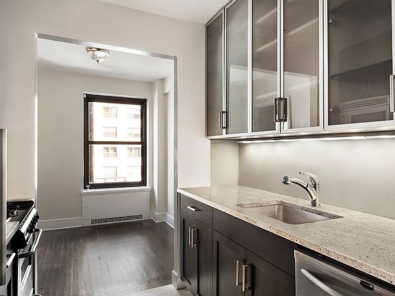 4th image of 56 7th Ave APT 6L