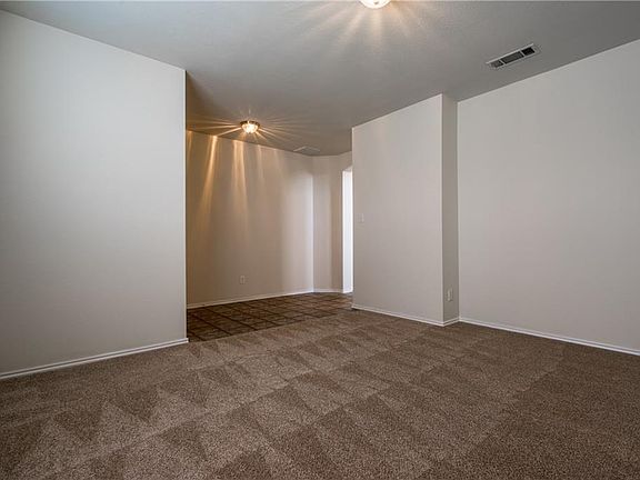 5th image of 3417 Fashion St