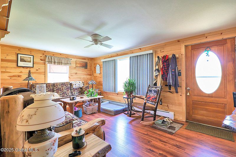 5th image of 35 Beecher Road