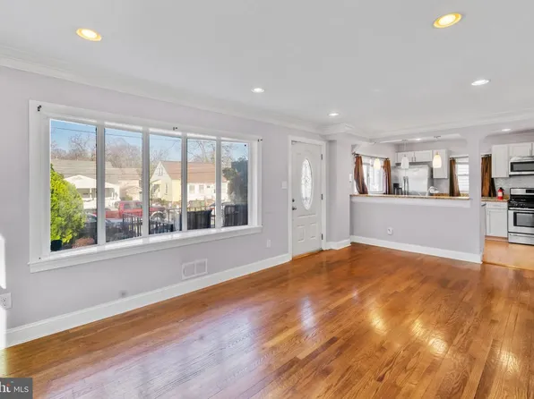 410 70th St, Capitol Heights, MD 20743