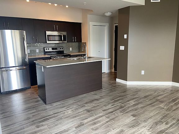 4th image of 10226 104th St NW #601