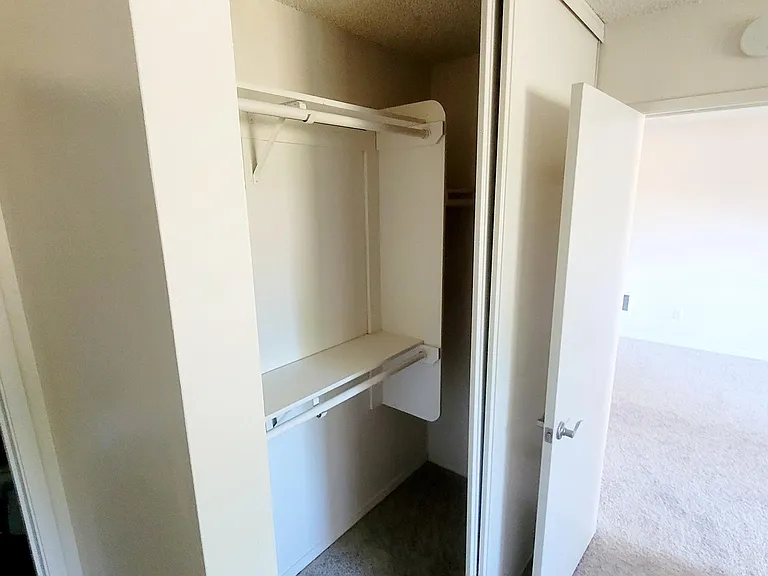 The Oaks Apartments — Photo 16