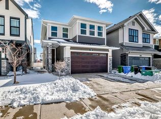 16 W Grove Line SW, Calgary, AB T3H4B5