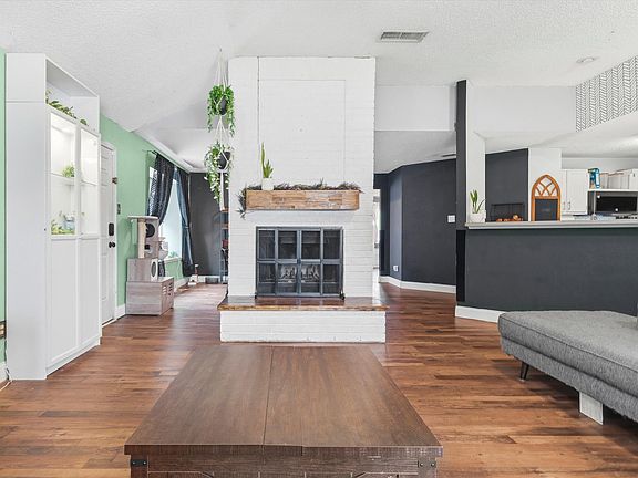 4th image of 227 Valley Spring Dr