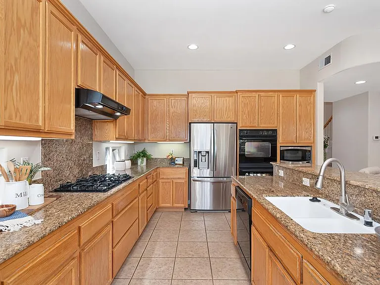 1651 Joshua Tree St — Photo 3