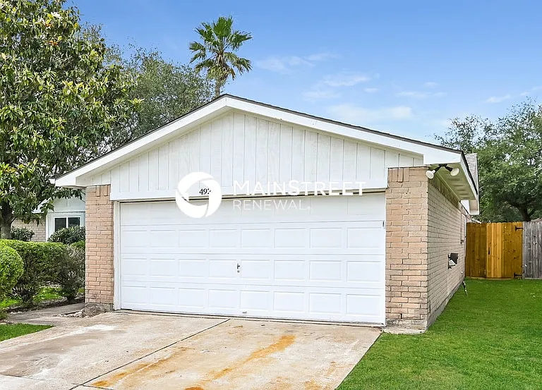 4922 Crestway Dr — Photo 2