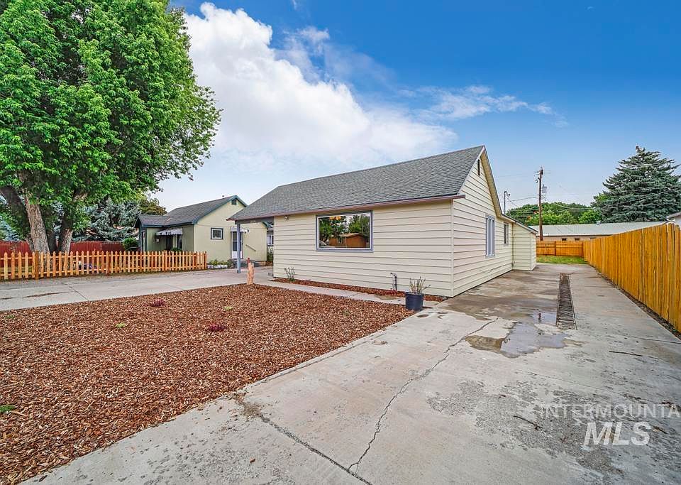 1334 Idaho St, Gooding, ID 83330 Zillow