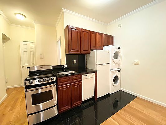 2nd image of 53 E Houston St #5R