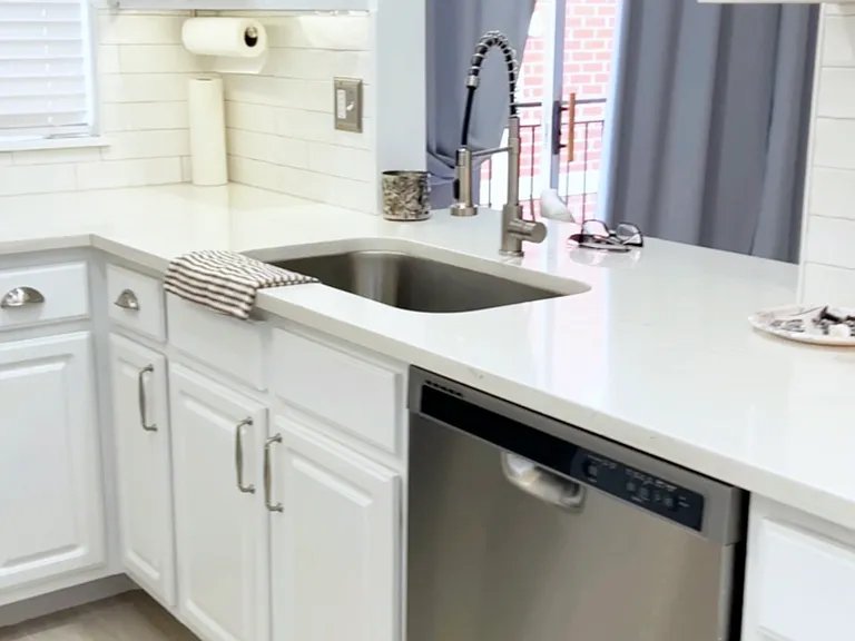 715 W Eastman St — Photo 12