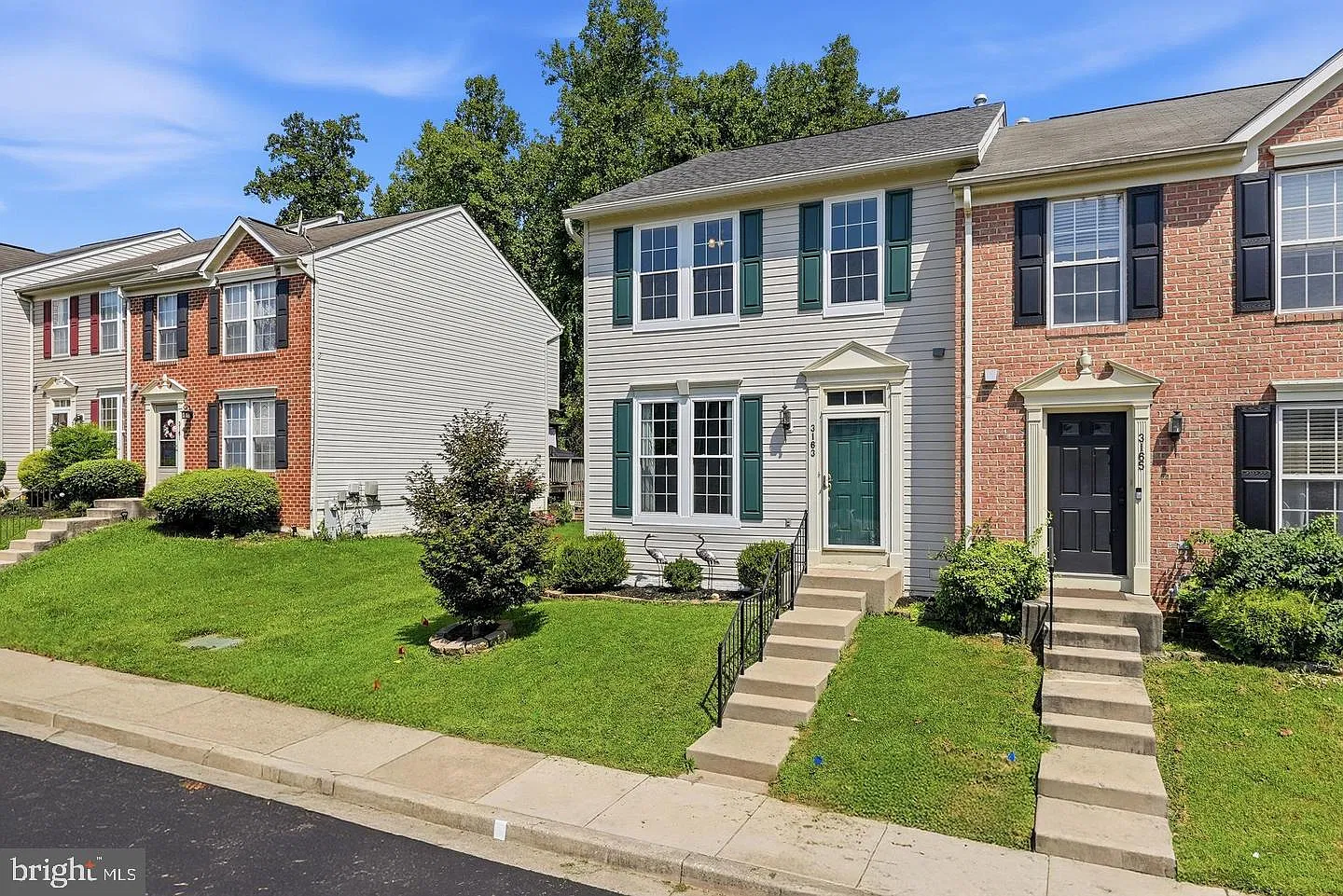 3 bed, 4.0 bath, 2359 sqft, $2,500 — Photo 3