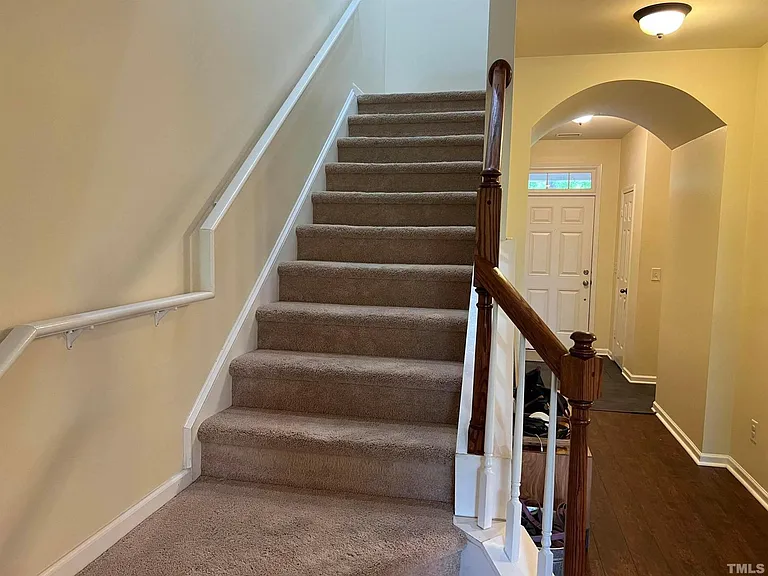 124 Longchamp Ln — Photo 6