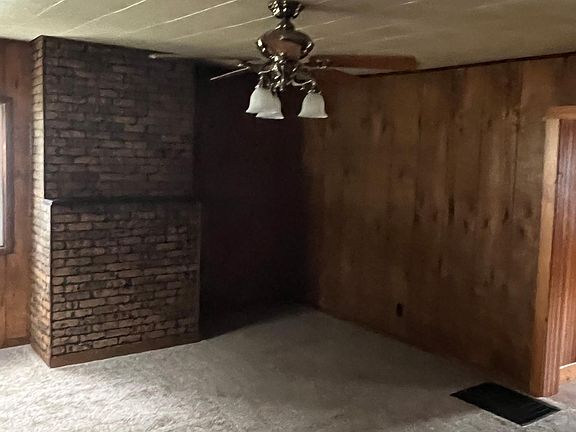 2nd image of 208 E Chestnut St
