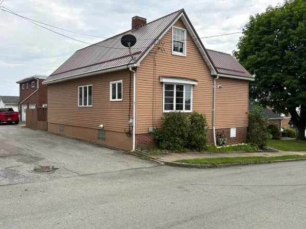 558 1st St, Leechburg, PA 15656