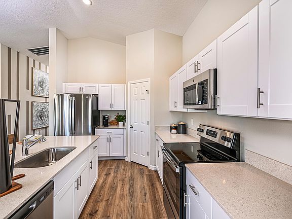 Valeria - Cool Cottage Interior Design