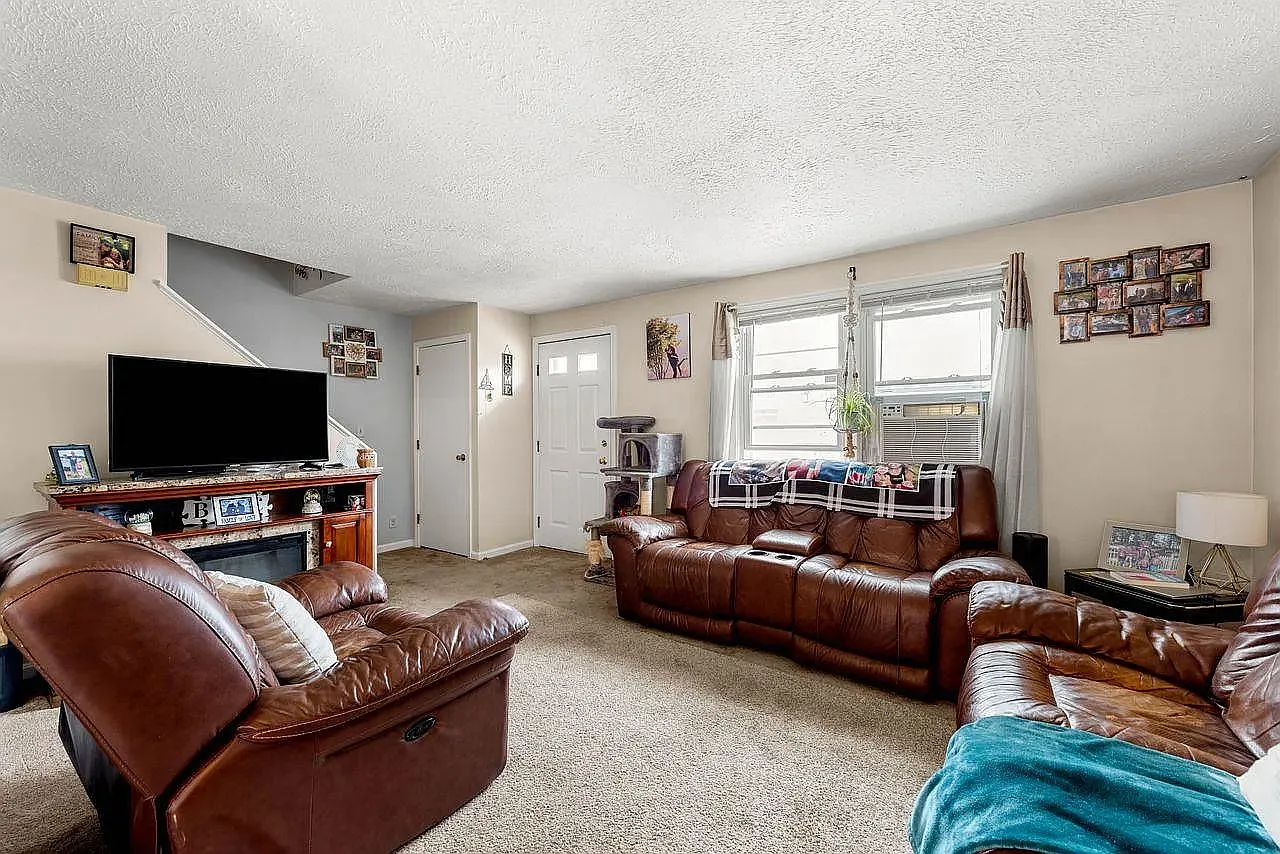 2 bed, 1.5 bath, 1000 sqft, $2,400 — Photo 3