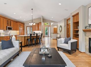 9821 Enclave Dr, Minnetonka, MN 55305