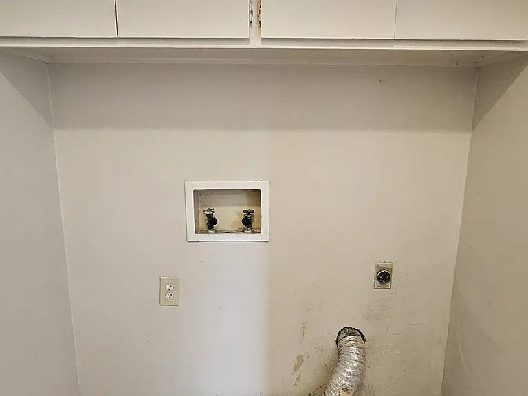 Washer and Dryer Hookups