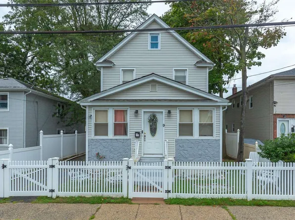 9 Seabury Street, Hempstead, NY 11550