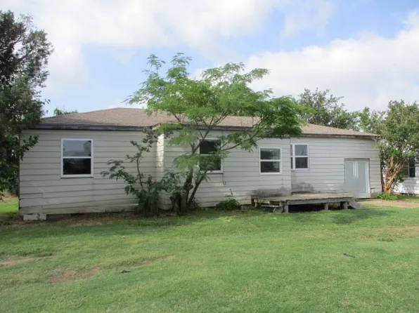 904 Charlois Ave, Indiahoma, OK 73552