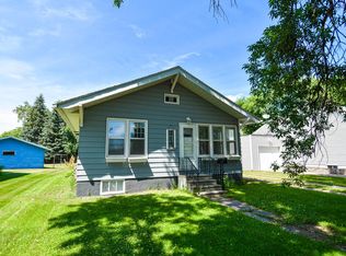 313 E Prairie Ave, Warren, MN 56762