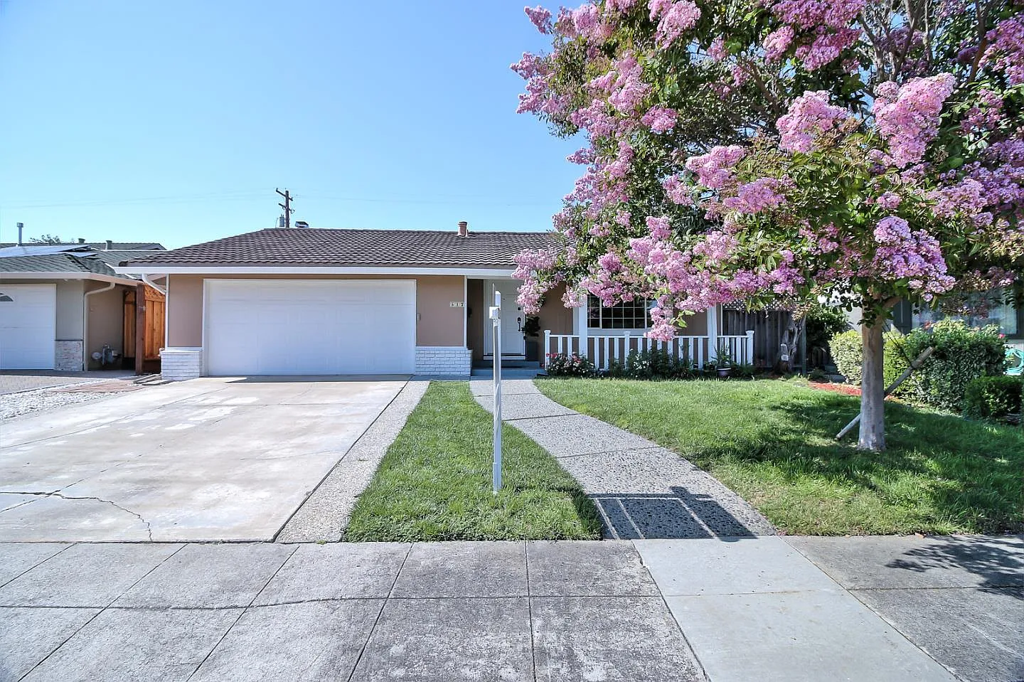 517 Woodstock Way photo 1