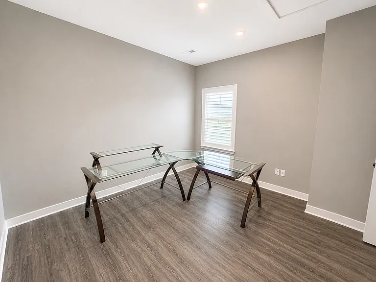 12 Questover Dr — Photo 3