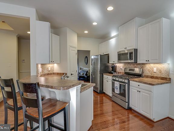 4th image of 577 Canal Dr