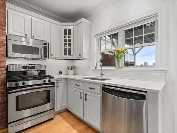 272 Bunker Hill St #2, Charlestown, MA 02129