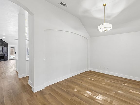 2nd image of 305 Droinwich Cir