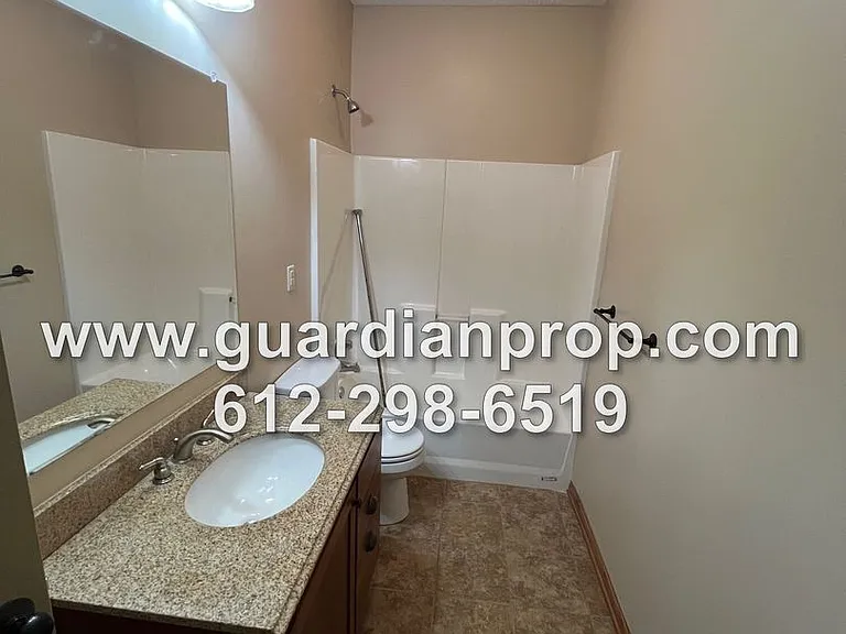 1158 Summit Ave — Photo 16