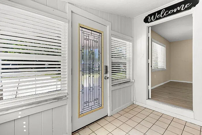 3 bed, 2.0 bath, 1011 sqft, $2,500 — Photo 3
