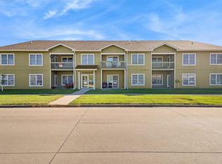 410 N 1st St #104, Indianola, IA 50125