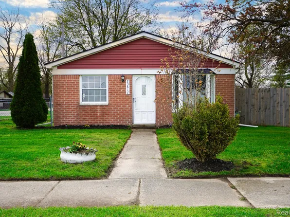23817 Bredow Ave, Brownstown, MI 48174