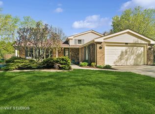 3041 N Huntington Dr, Arlington Heights, IL 60004