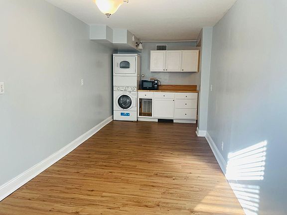 3rd image of 1617 W Superior St #1R