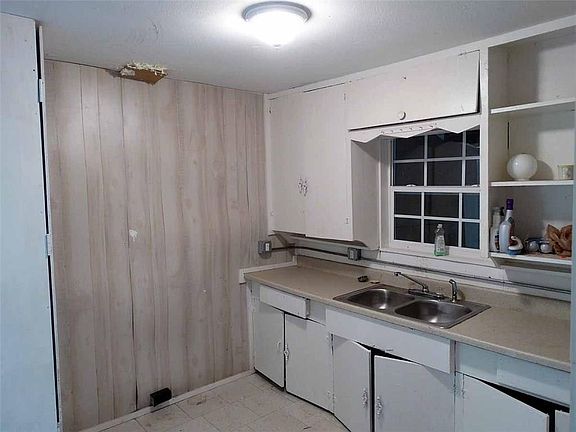 5th image of 14390 Boles St