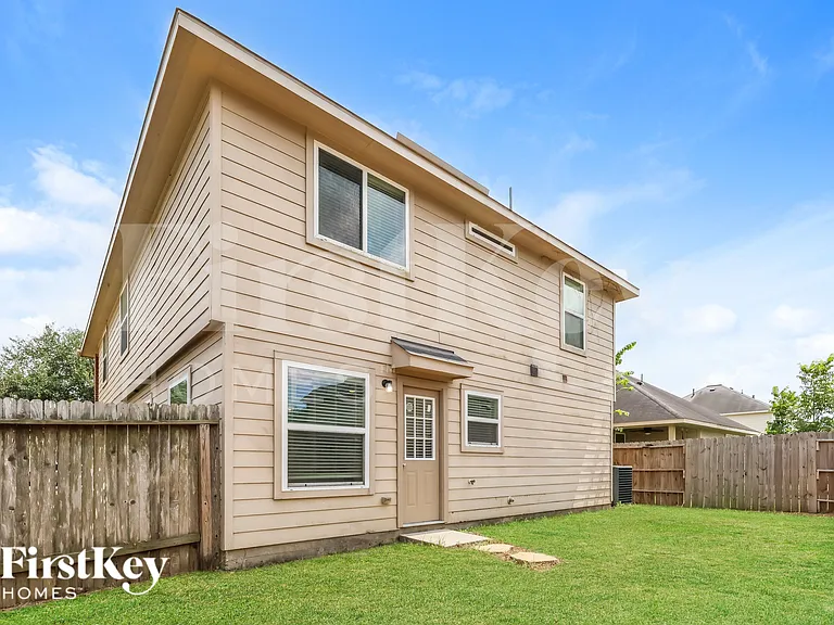 2423 Gianna Way — Photo 15