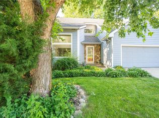 7005 Rocklyn Cir, Urbandale, IA 50322
