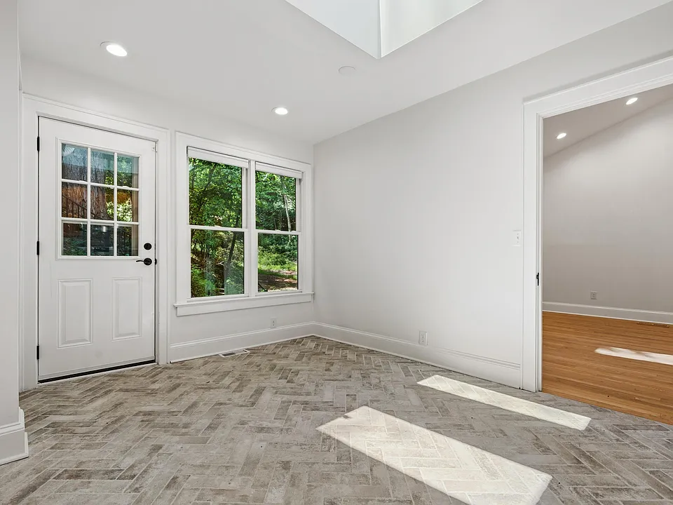 126 Weaver Rd