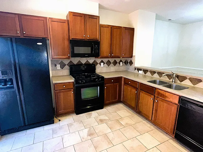 316 Linden Park Ln — Photo 6